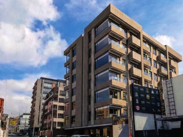 Riviere ya construido sobre la Av. Ordóñez Lasso, Cuenca