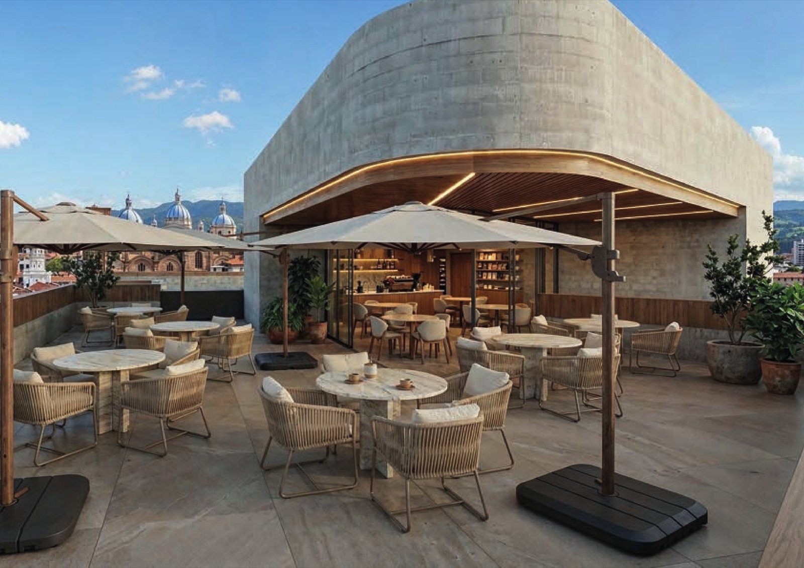 Terraza de Torre del Río con vista a las cúpulas de la Catedral de Cuenca